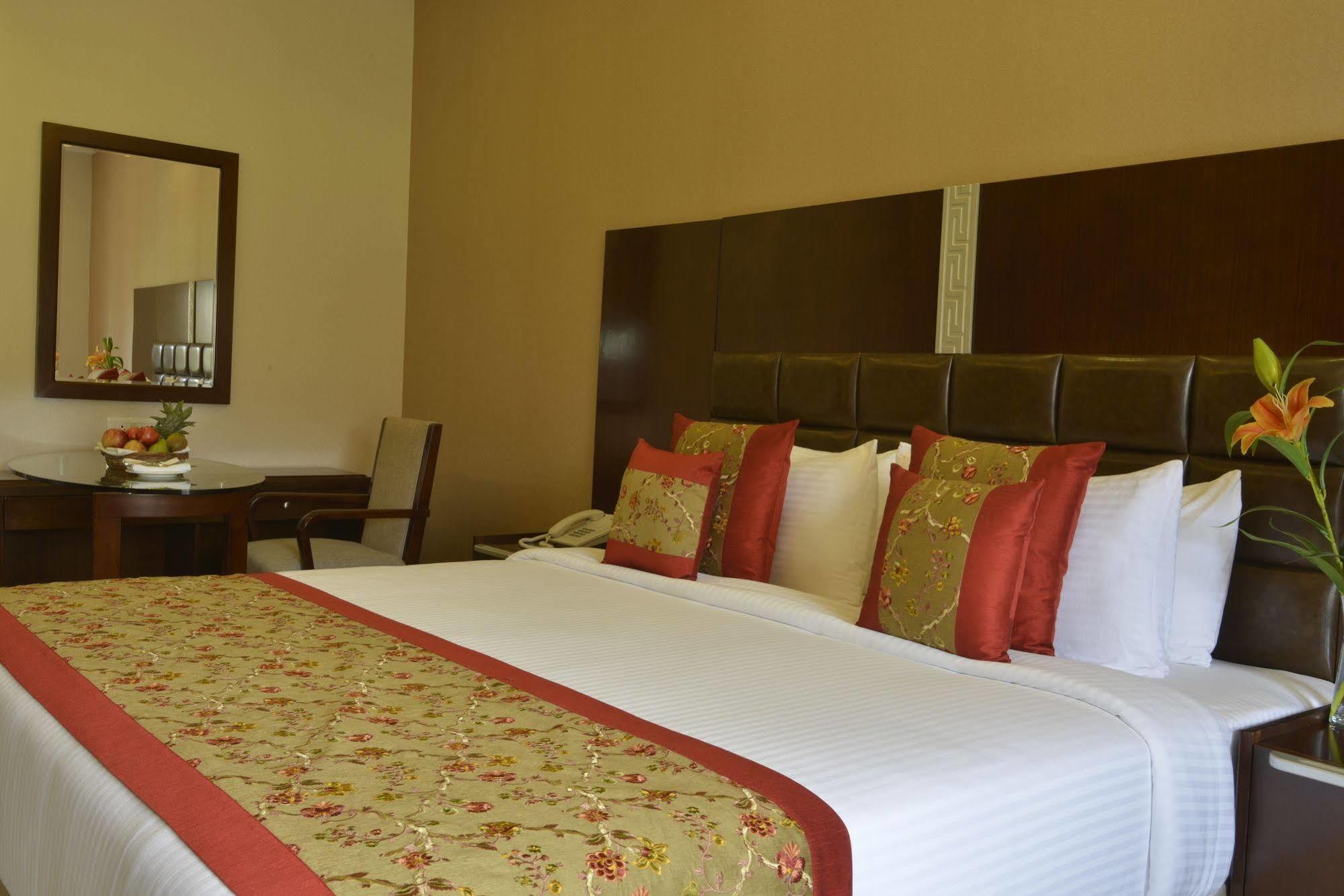 ออร์ชา พาเลซ แอนด์ คอนเวนชั่น เซ็นเตอร์ Hotel โอร์ชชา ภายนอก รูปภาพ